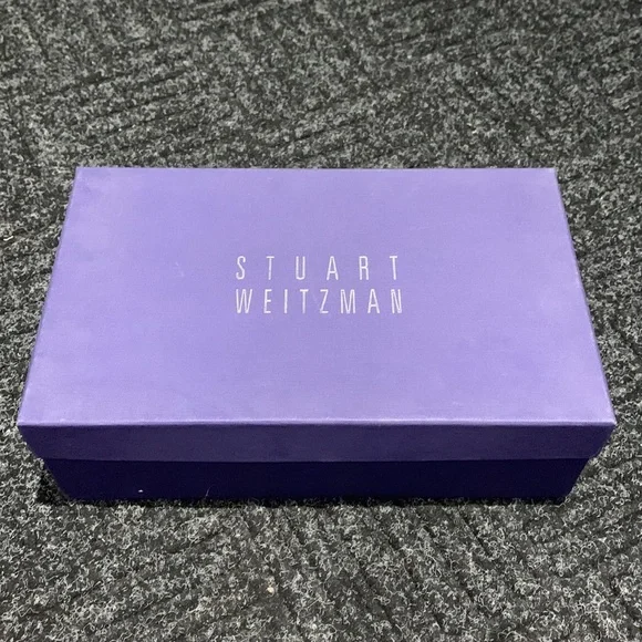 Stuart Weitzman - Picture 9 of 12